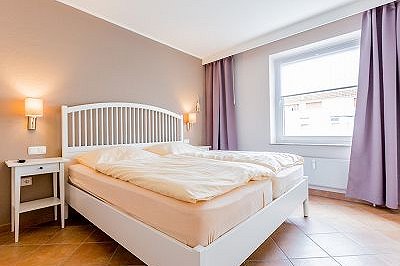 Hauptschlafzimmer mit Doppelbett