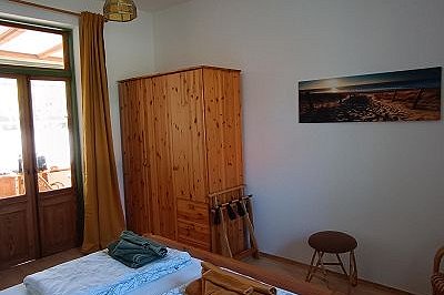 Schlafzimmer mit originalen Flügeltüren