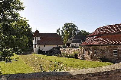 Blick nach Westentaubenhaus Rosengarten